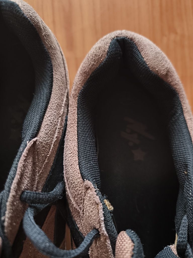 Buty sportowe z antypoślizgową podeszwą, kolor brązowy