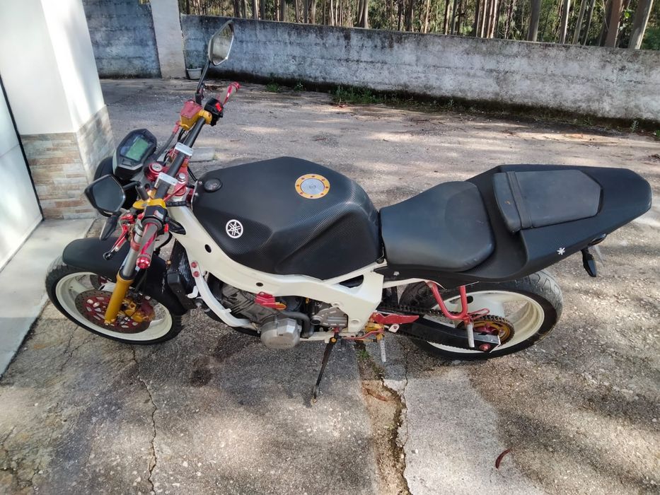 Yamaha FZR600 modificada
