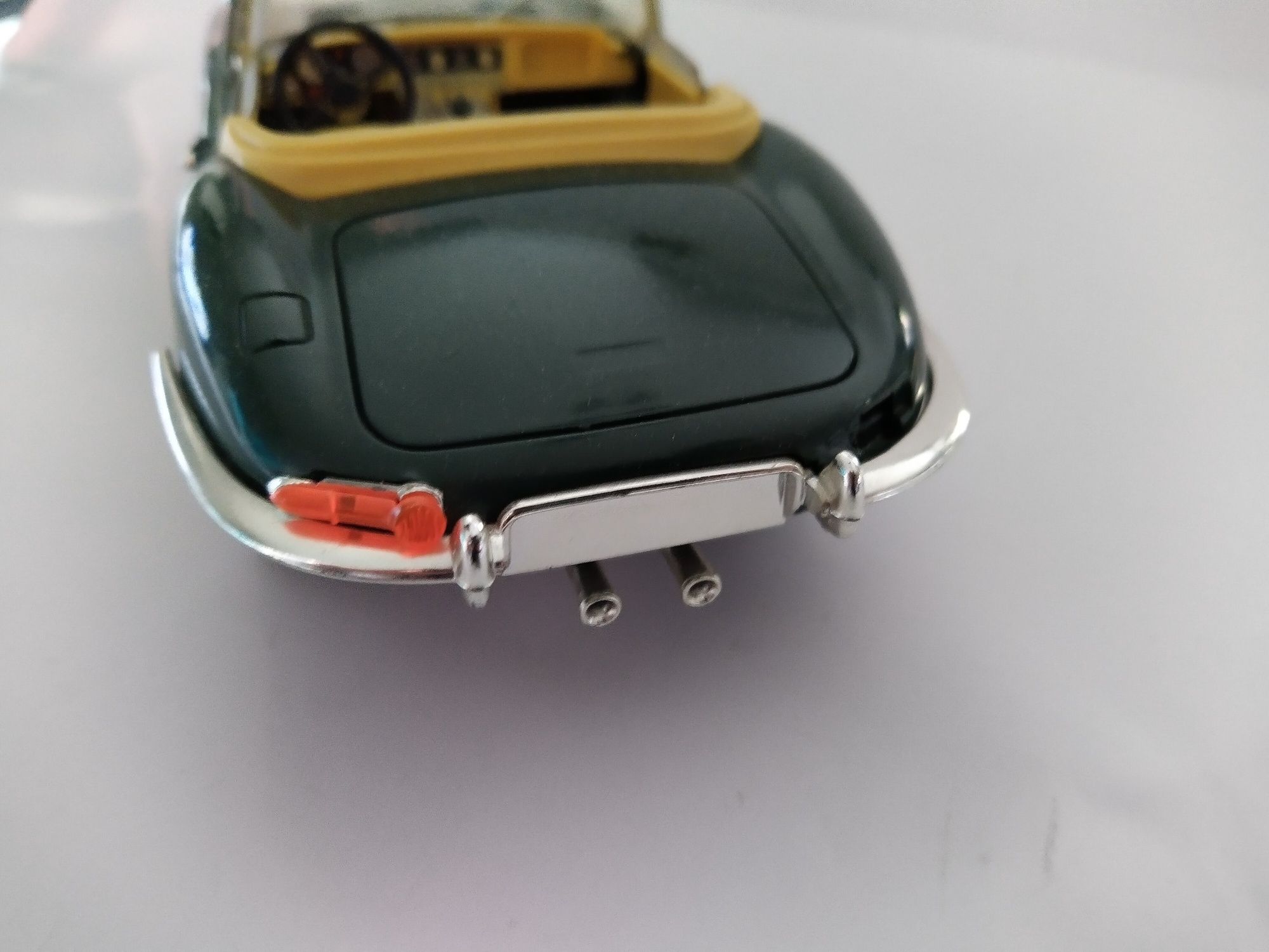 Jaguar E type cabrio bburago burago Skala 1:18