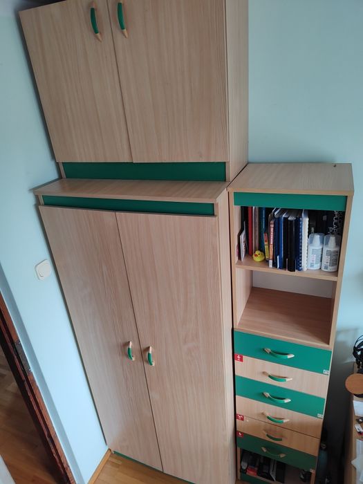 Zestaw mebli - szafa, szafka, regał