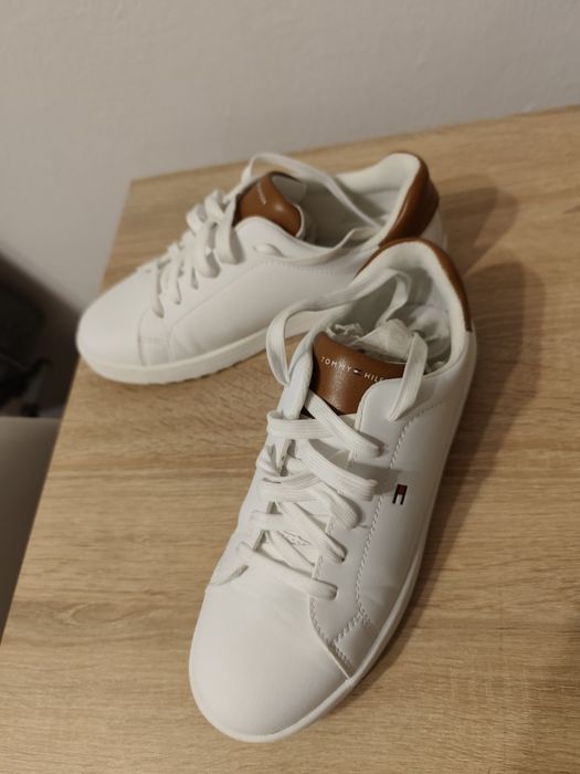 Buty TOMMY HILFIGER unisex rozmiar 40, jak nowe, nie noszone!