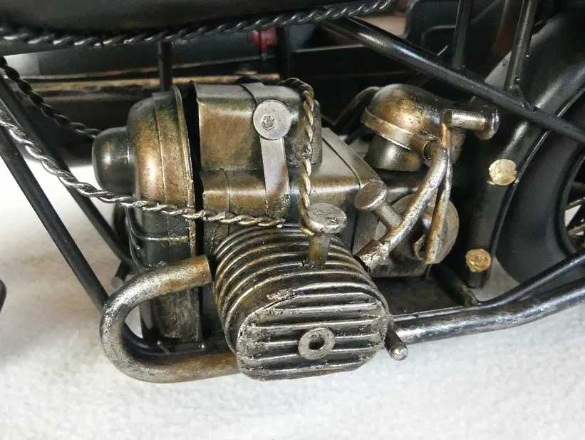 Metalowy MOTOR z koszem czarny pojazd RETRO kosz