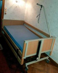 Solidne łóżko rehabilitacyjne wielofunkcyjne dla chorego 90x200materac