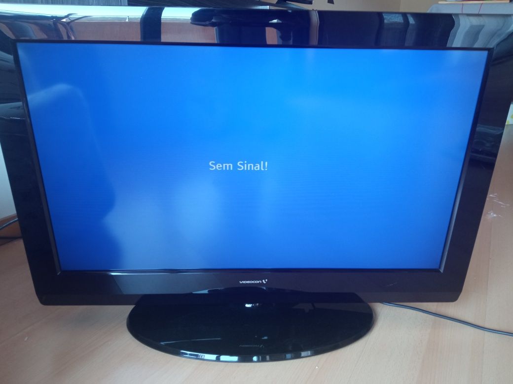 TV com ecrã 70 × 40