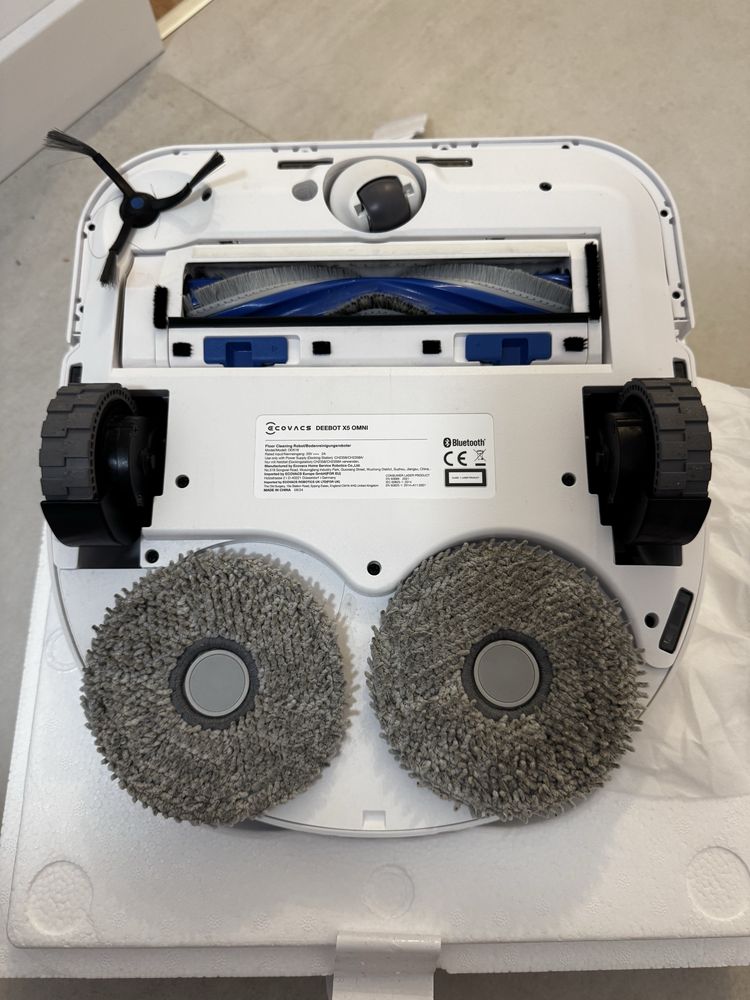 Робот пилосос білий ECOVACS Deebot X5 Omni