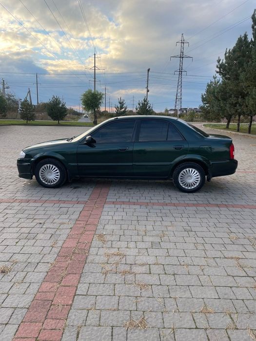 Автомобіль мазда