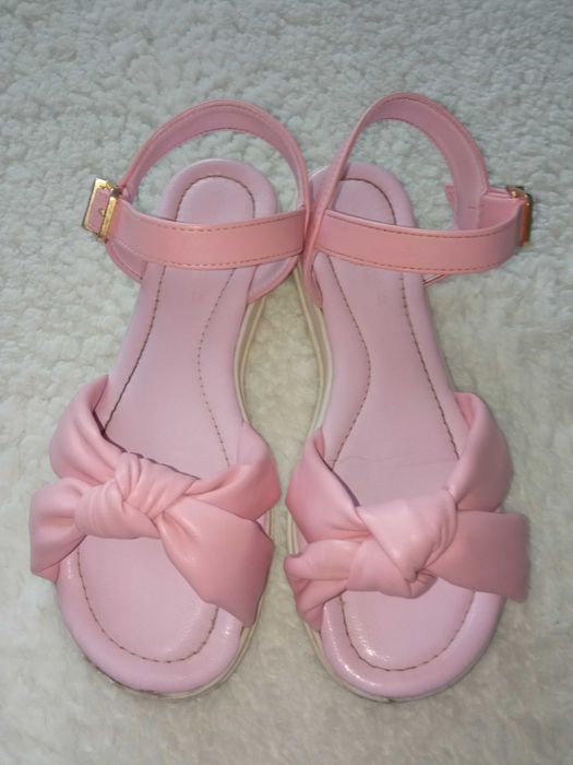 Letnie sandały firmy BIBI rozmiar 35