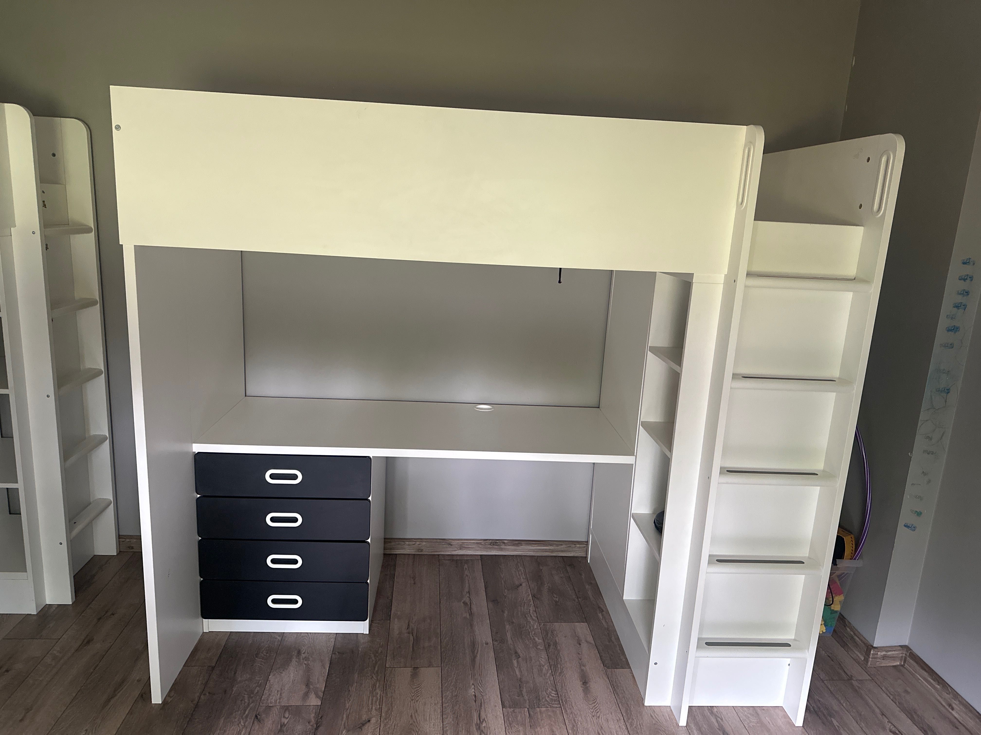 SMÅSTAD
Łóżko na antresoli, biały jasnozielony/z biurkiem