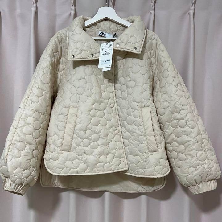 Цветочное бежевое стеганое пальто ZARA- Xs/S. Стьобана куртка оверсайз