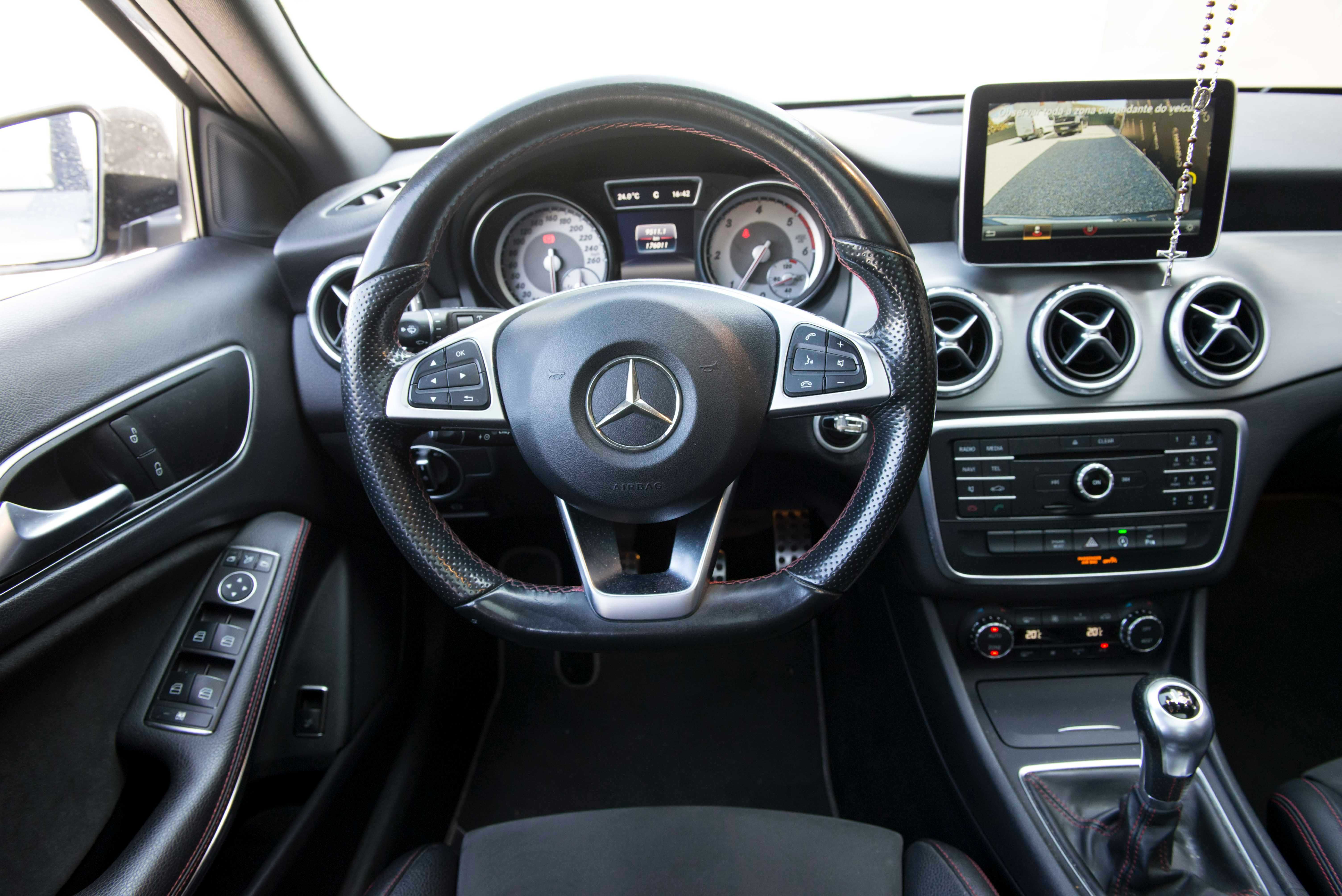 MERCEDES-BENZ GLA 200D AMG LINE com garantia