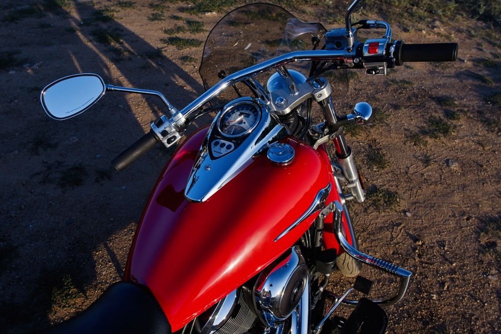 Kawasaki VN 900 Vulcan Custom Red