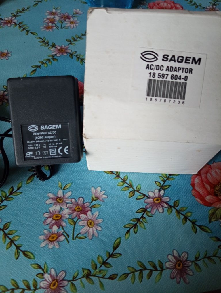 Зарядное устройство Sagem.
