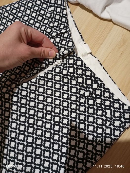 Штани 34.  HM. Футболка з рюшами