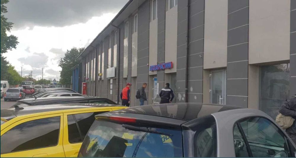 Приміщення з рем.750м(200,510) або частину.в.Кукурудзяна з орендарями.