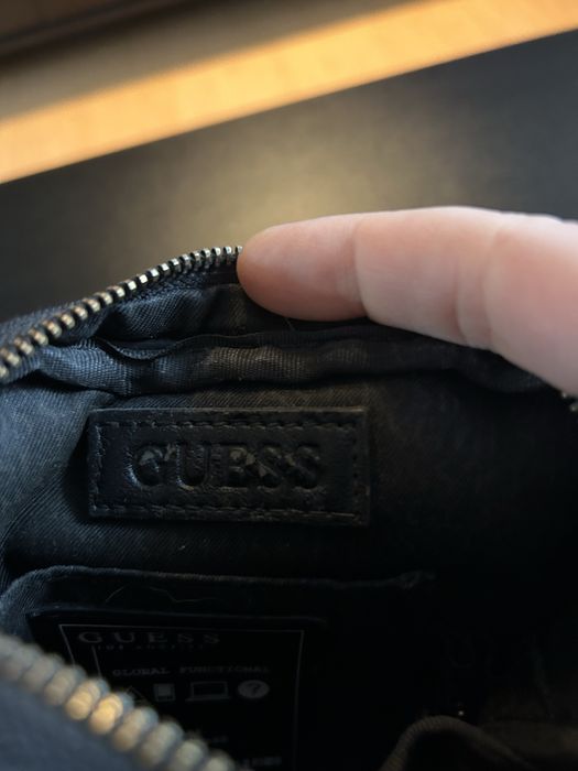 Saszetka Guess czarna