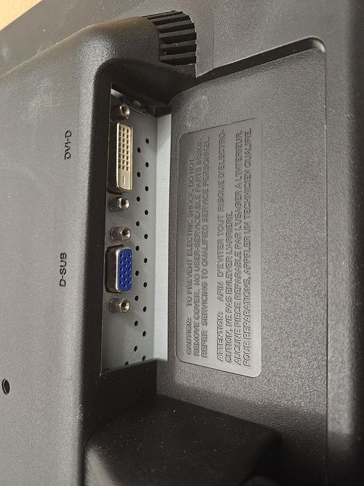 Monitor LG i klawiatura Logitech