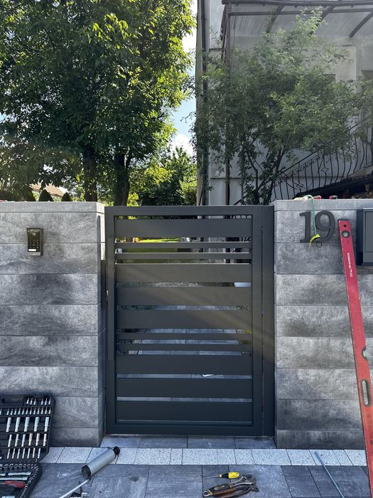 Bramy, przęsła, ogrodzenia, barierki oraz inne konstrukcje stalowe