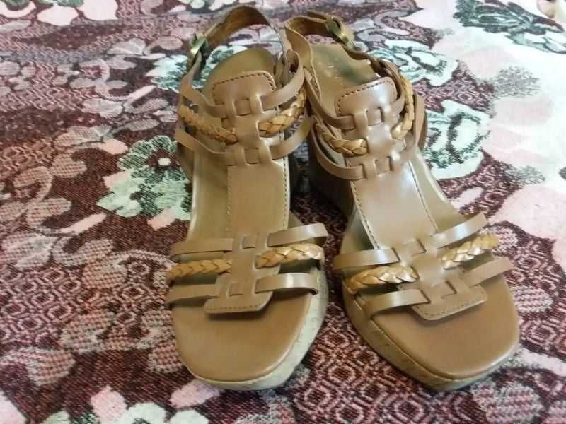 Босоніжки жіночі