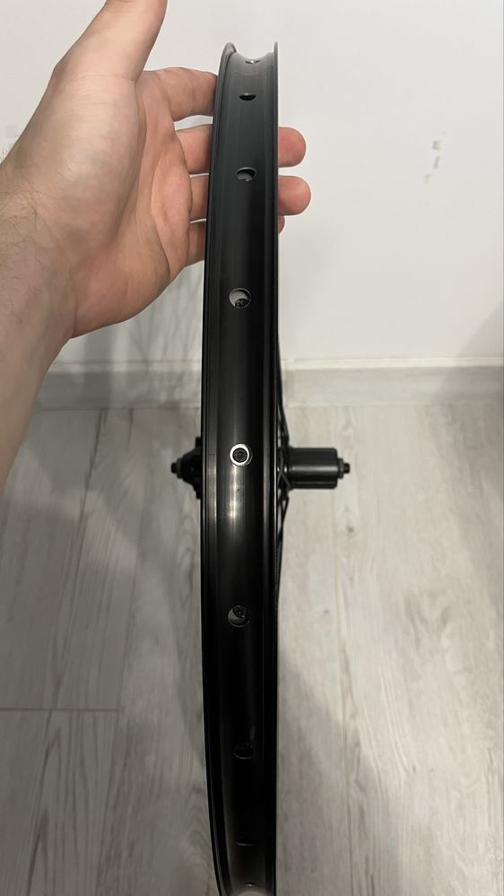 Koło bontrager kovee 25 27,5” HG 6śr