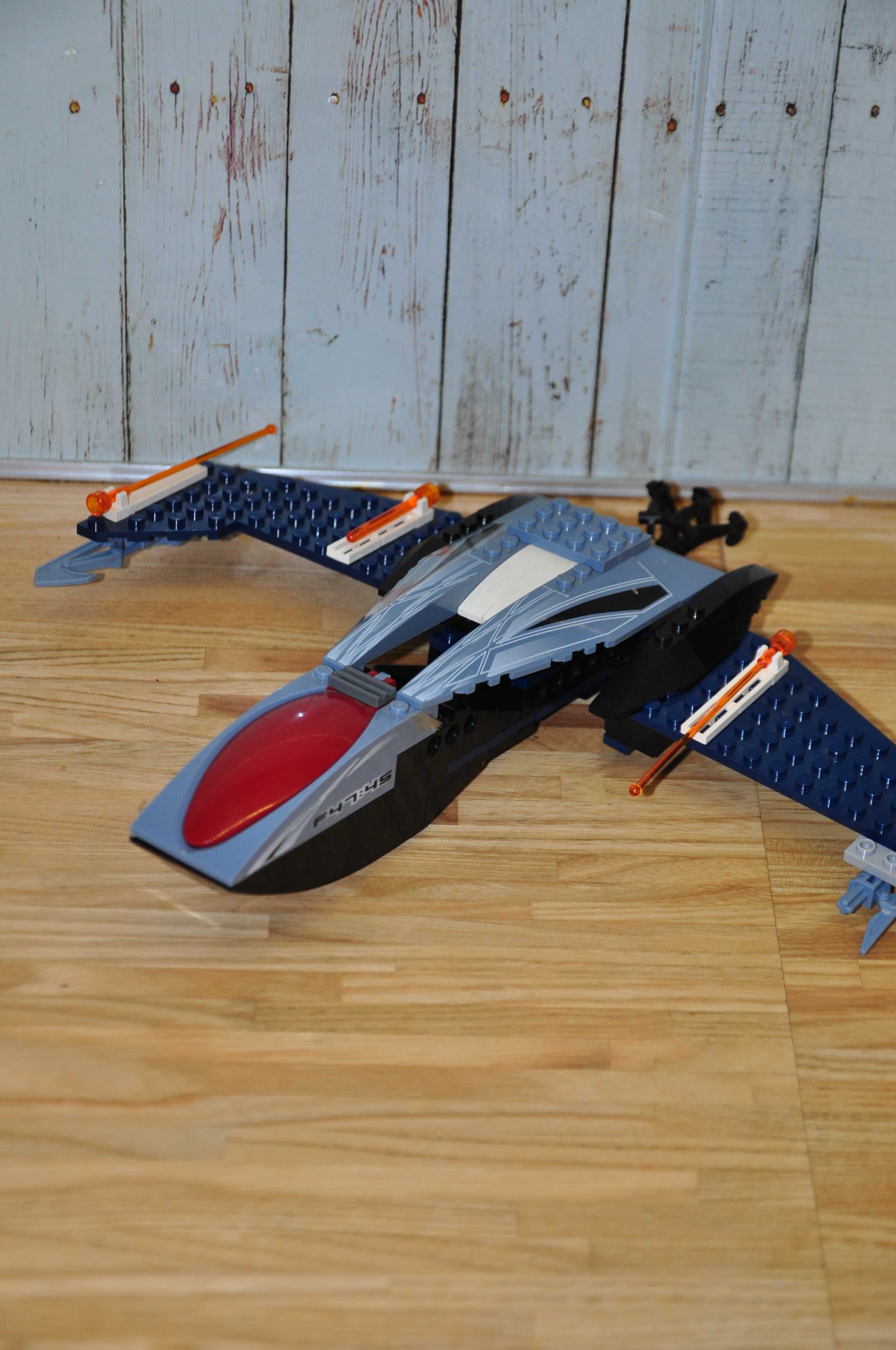 Zestaw LEGO Blue Eagle vs. Snow Crawler 4745