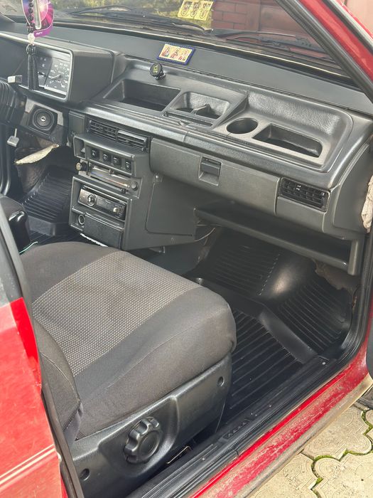 Машина ваз 2109!