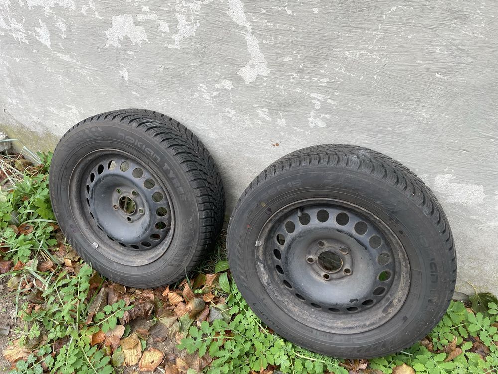 Prawie nowe opony Nokian 195/65 R15 2023 zimowe na felgach, całe koła