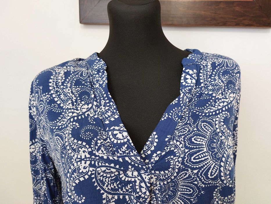 Niebieska bluzka w białe, à la greckie wzory, S