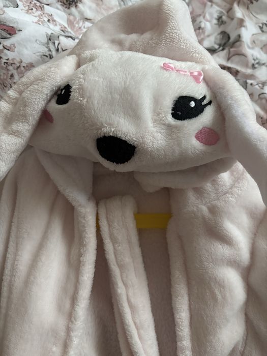 Szlafrok dziecięcy, królik rozm. 122-128 jedna lub 2 szt.