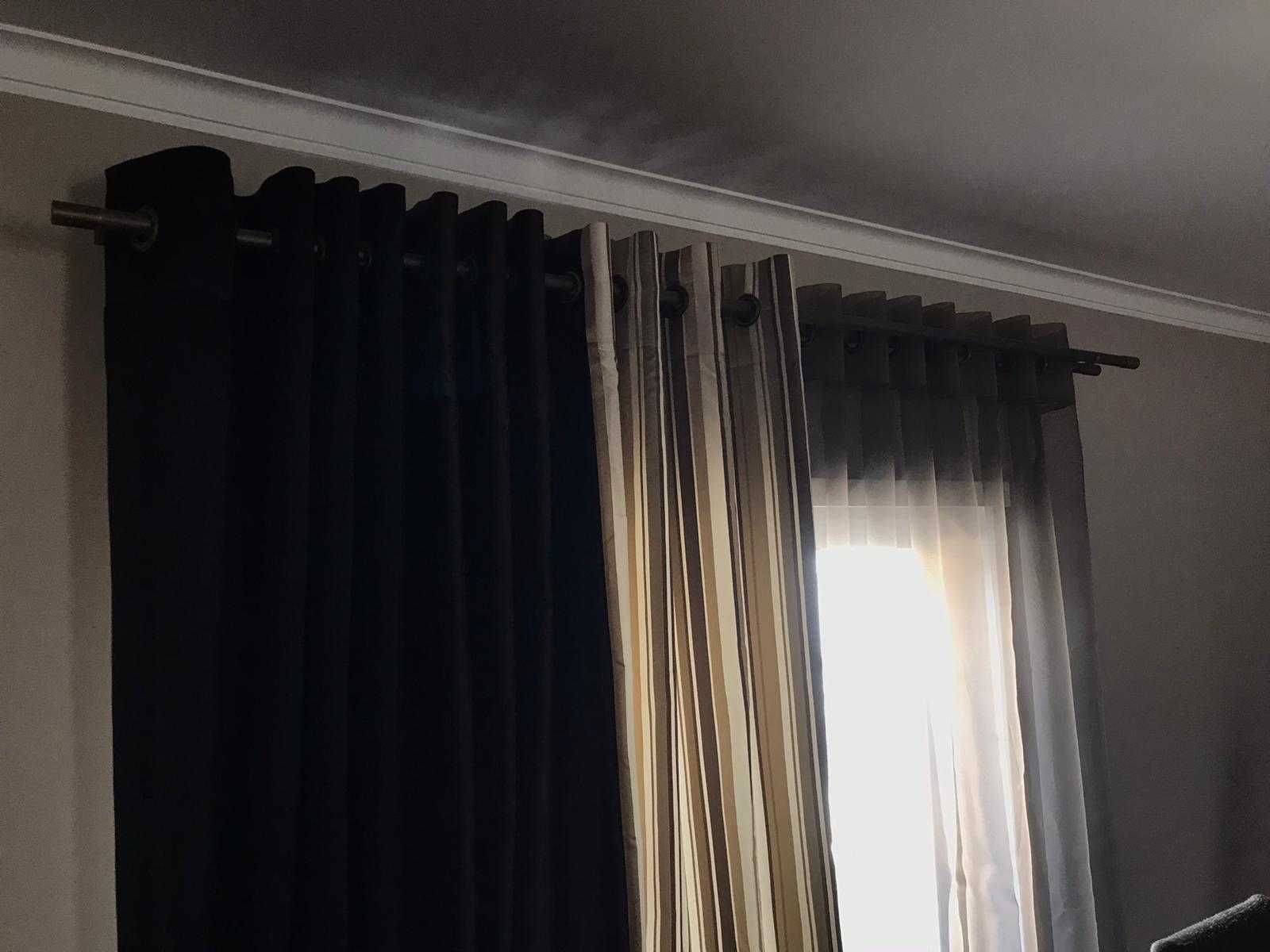 Cortinas / Cortinado de luxo com varão duplo (2,80m)