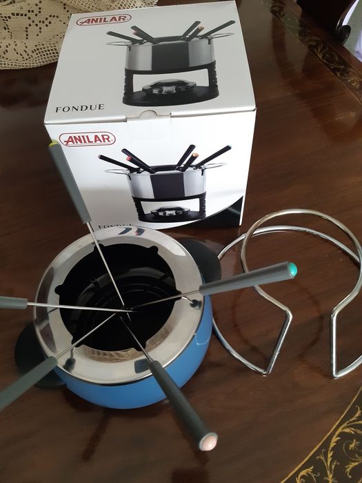 Fundeo com suporte e 6 garfos