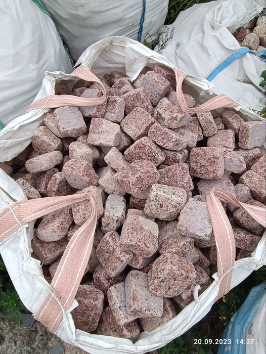 Габіон. Гранітний камінь.