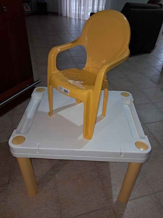 Mesa para Criança com cadeirinha