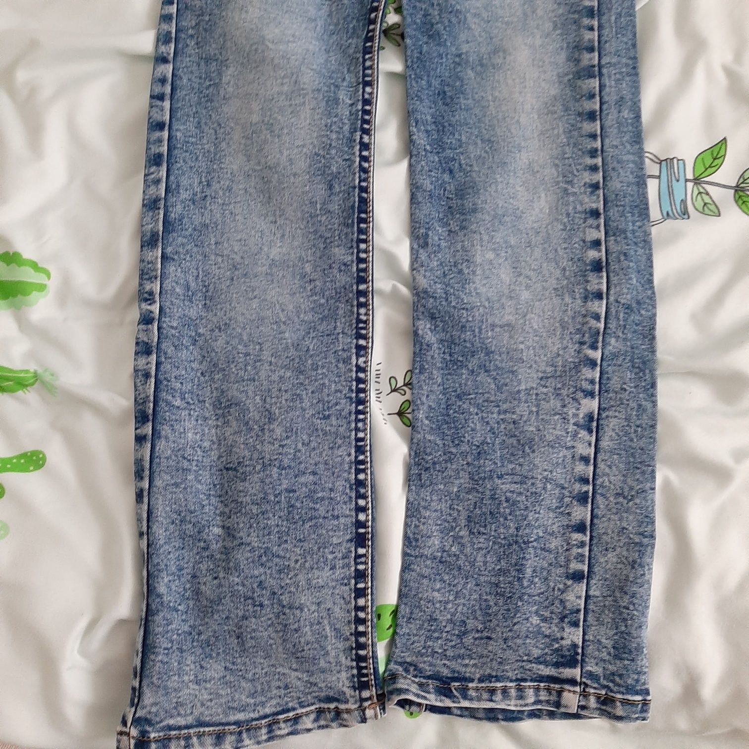 Spodnie jeans r. 140/146 niebieskie przecierane