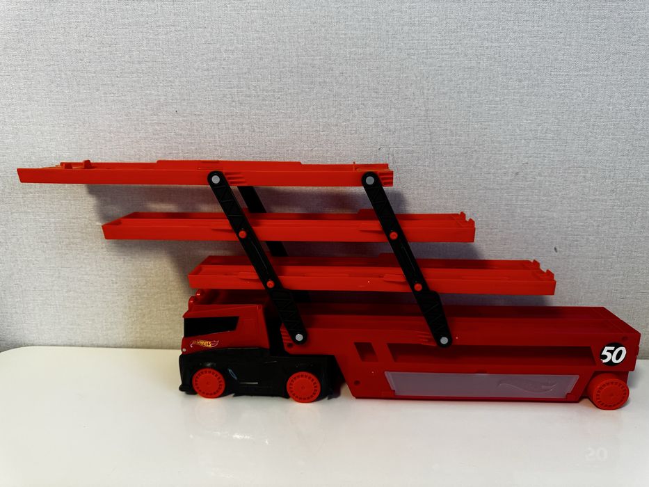 Вантажівка-транспортер Hot Wheels