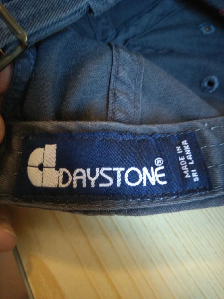 Czapka firmy CL Daystone.
