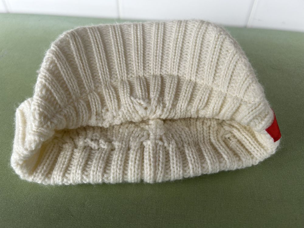 Gorro bege com pala Deeply