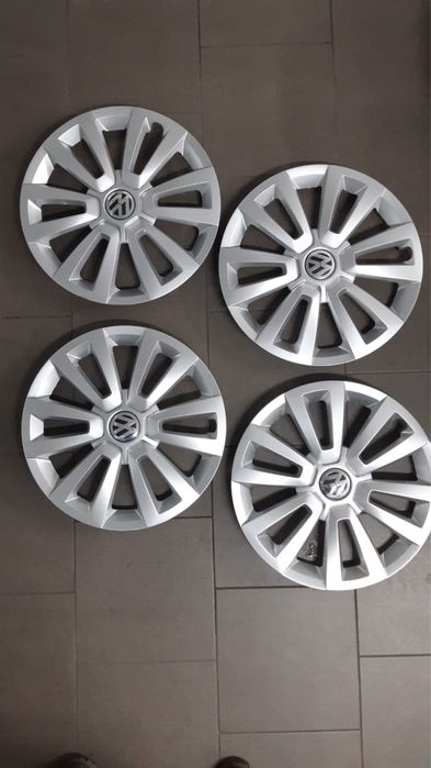 Komplet kół z oponami zimowymi +kołpaki od Volkswagena Tourana