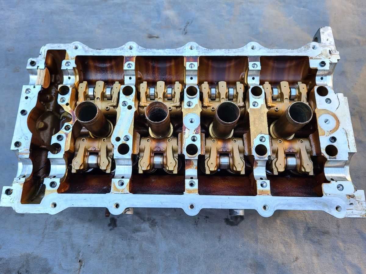 Głowica lewa AUDI A6 C5 4,2  , A8 D2 D3  3,7  , 4,2  .