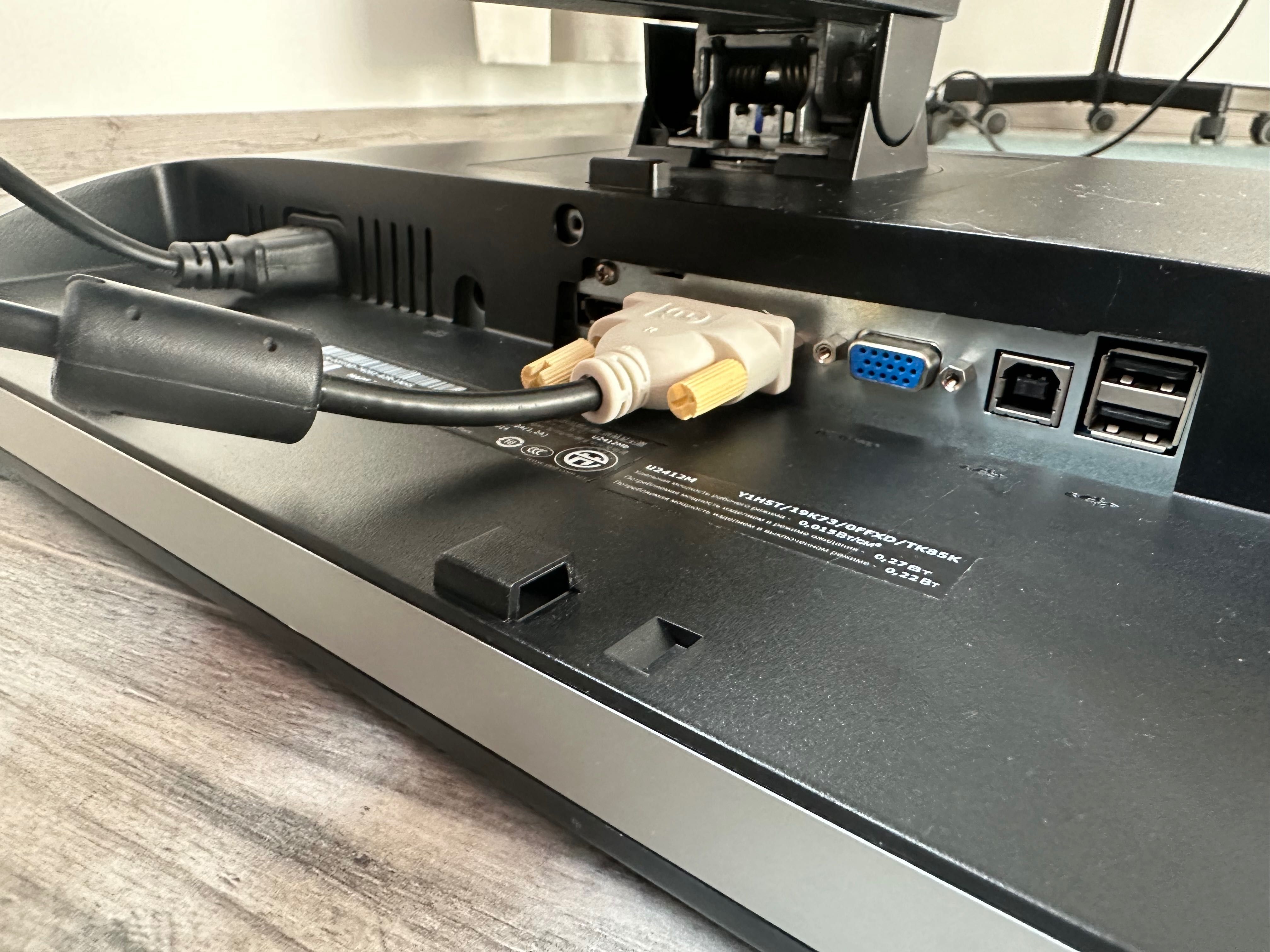 Komputer PC z monitorem