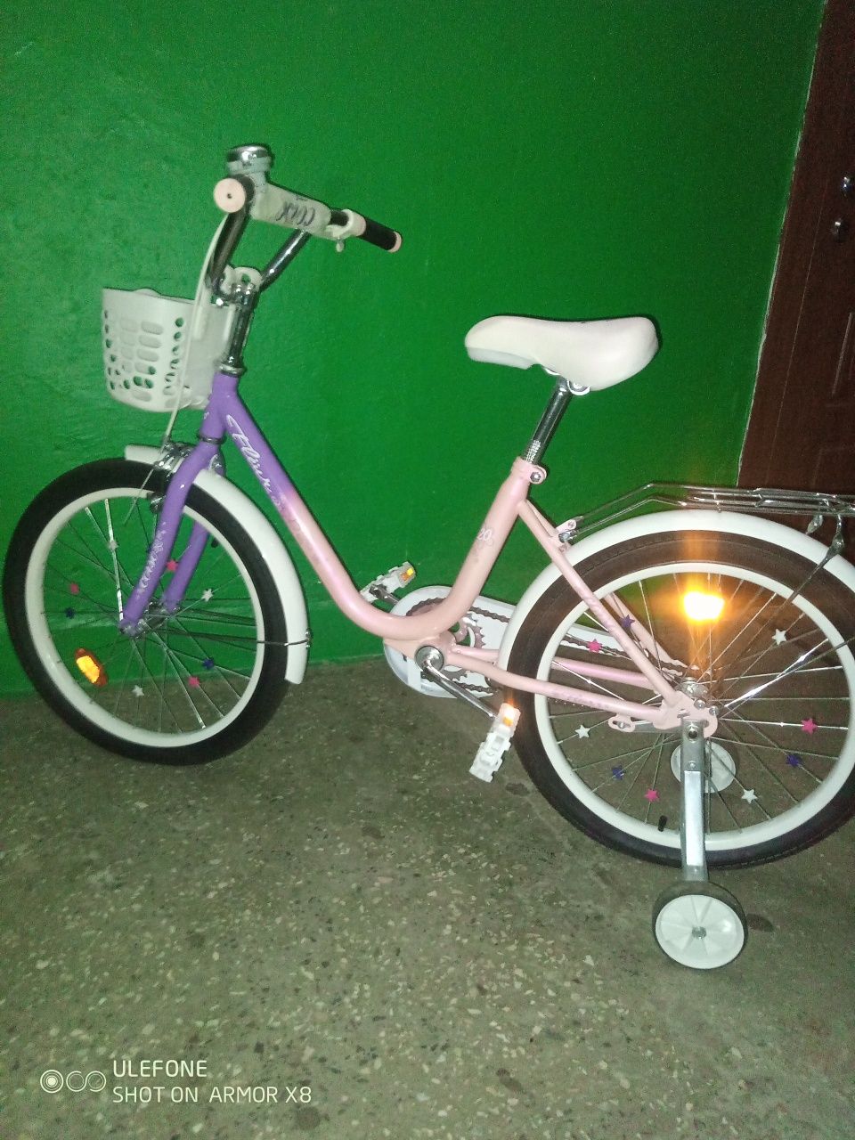 Велосипед для дівчинки.