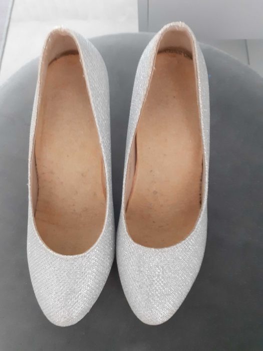 Sapatos de mulher como novos