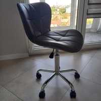 Комфортне офісне крісло