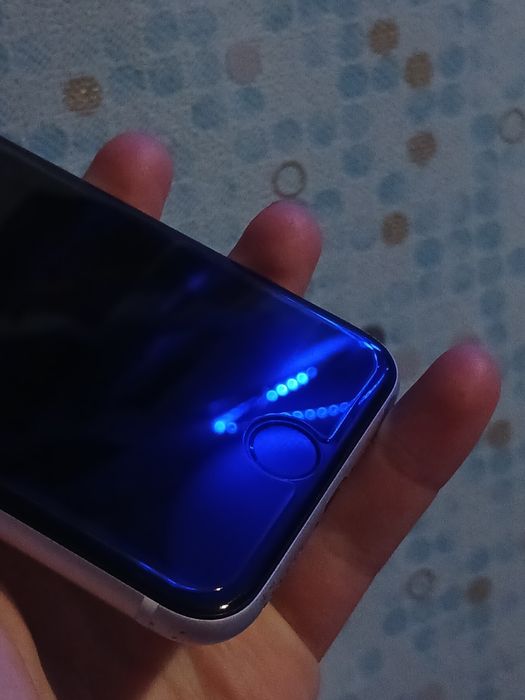 Продам айфон 8 на 256гб