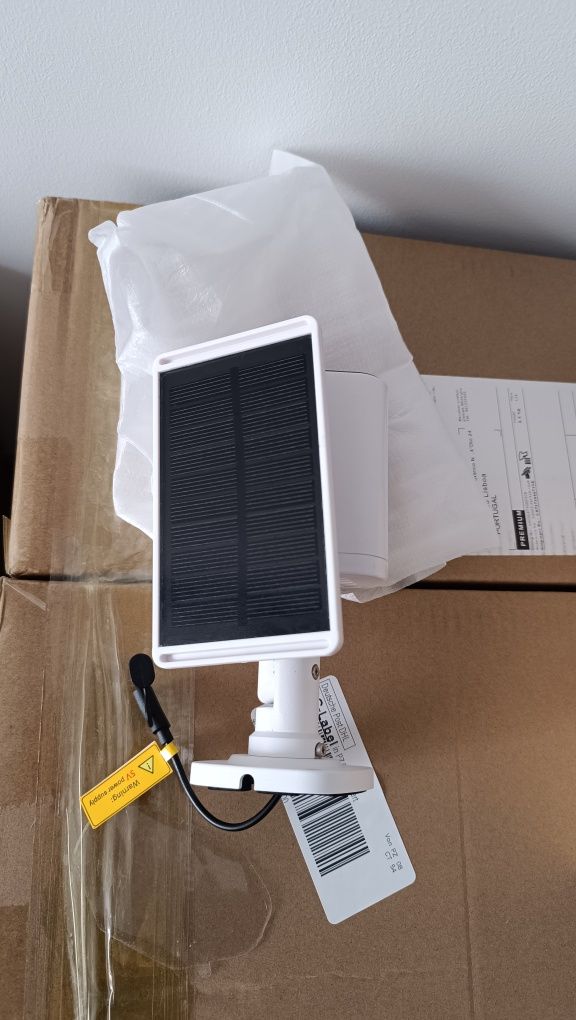 (nova)Câmara de vigilância a baterias com painel solar