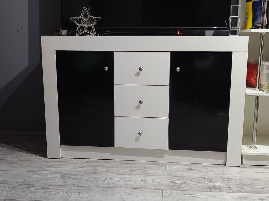 Komoda 140 cm – biała z czarnymi frontami  – Wrocław Sołtysowice