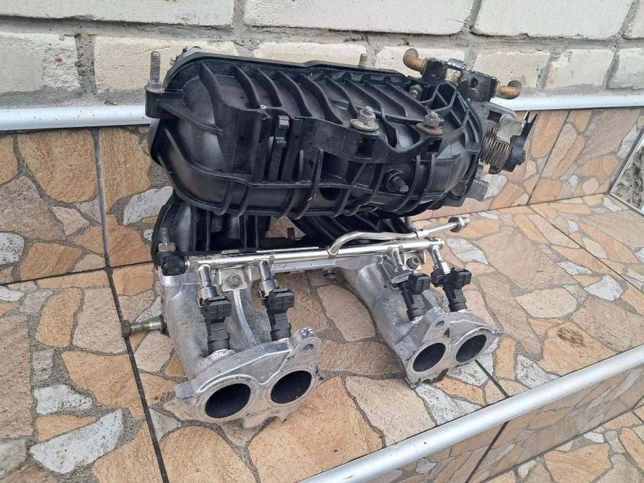 Впускний колектор ваз 2109 21099; 2110 2111 2112 2115 рампа форсунки