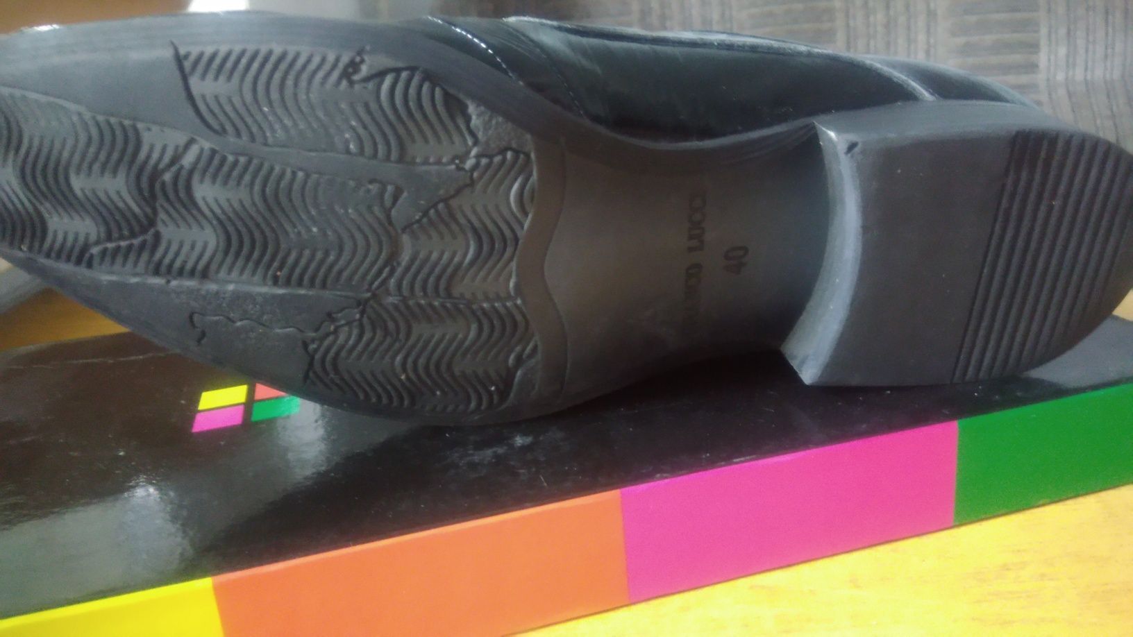 Мужские туфли черного цвета 40 размера