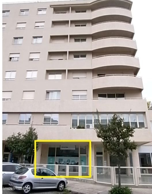 Loja p/ Comércio e Serviços próximo da Casa da Música