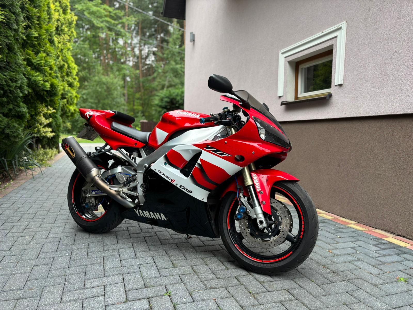 Yamaha r1 1000 rn04