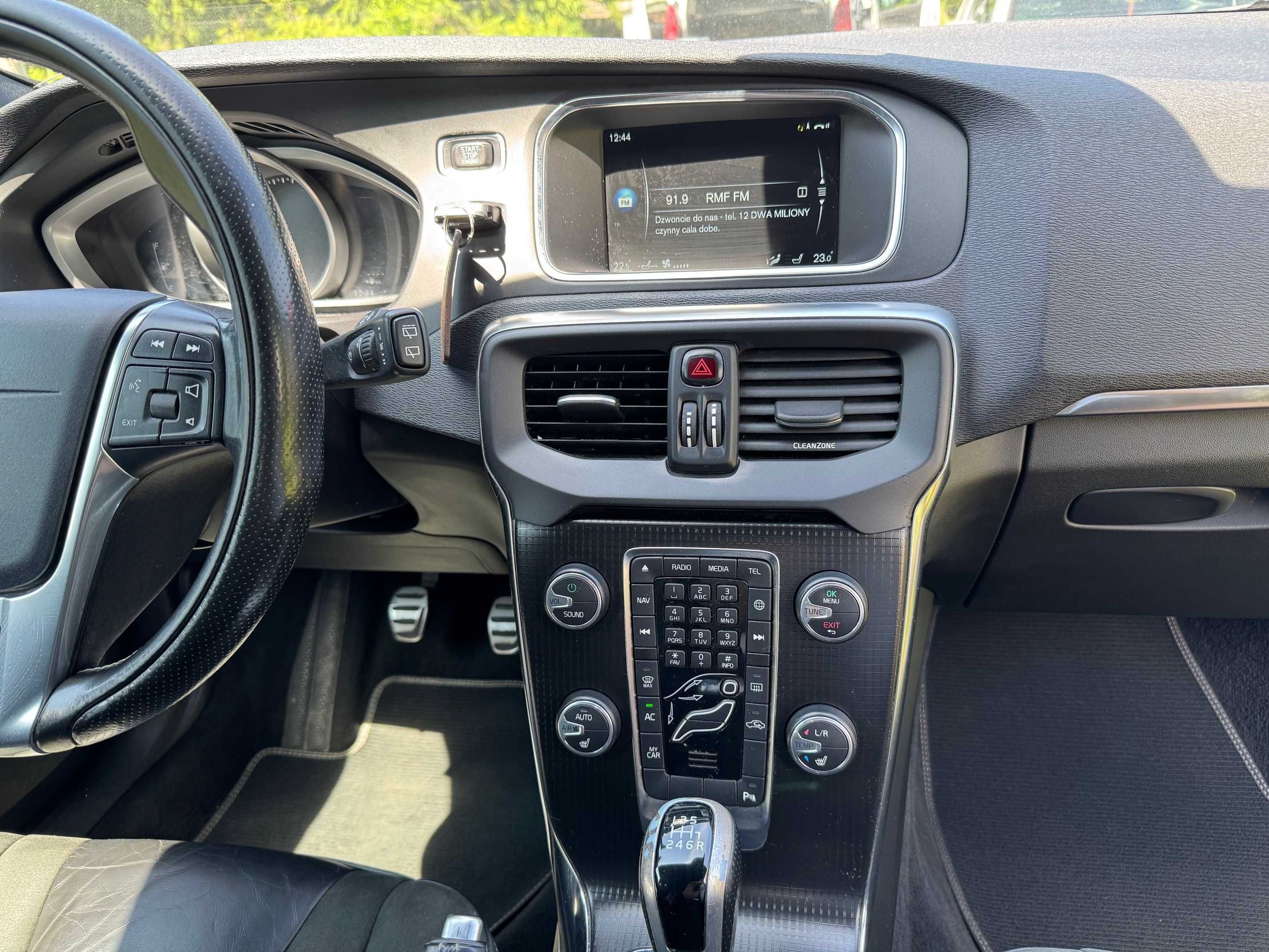 VOLVO V40 R-Design D2 Czarny 2016 full LED